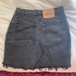 Levi’s miniskirt distressed